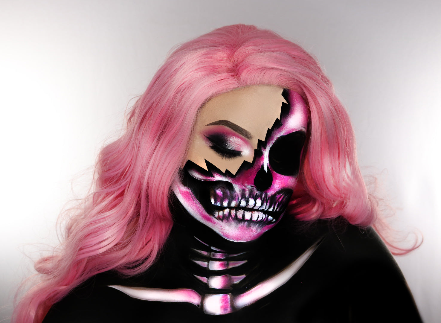 Self-Taught Artist Creates Incredibly Creepy Makeup Art